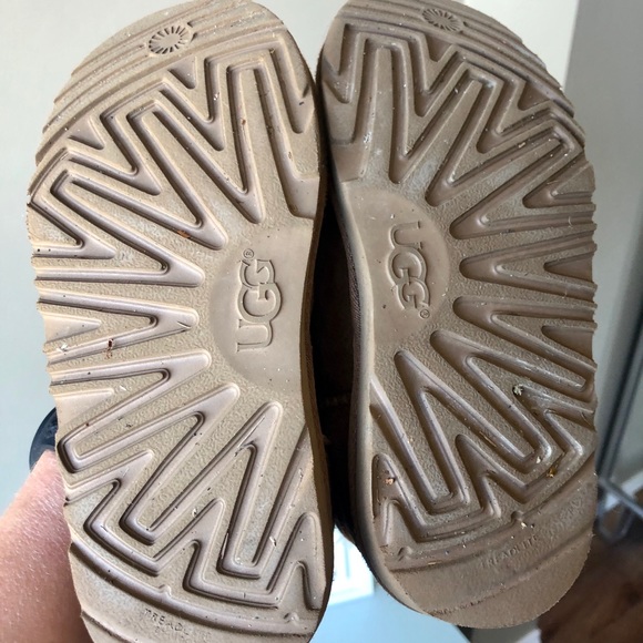 Kids UGG Bailey Button - Picture 3 of 8